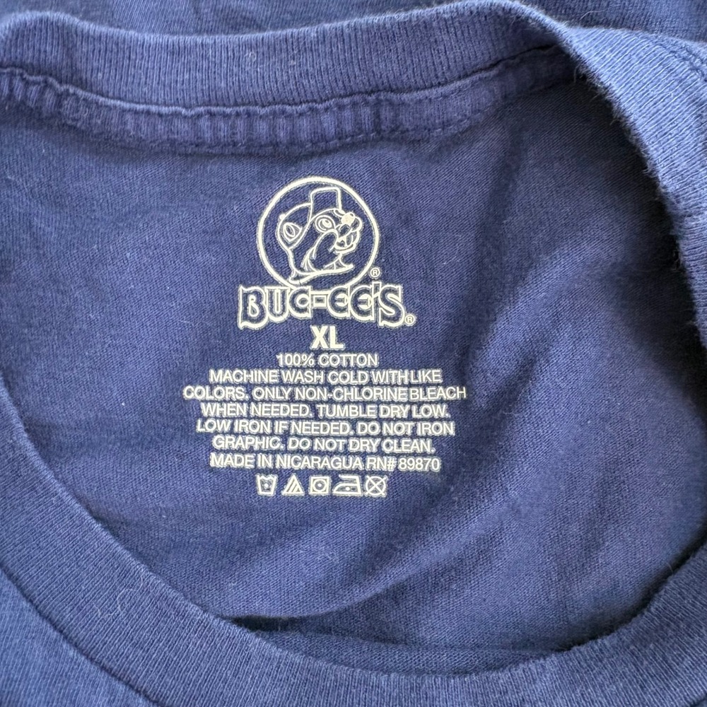 Buc-ees Mens XL T-Shirt Navy Blue Patriotic Land of the Free Home of the Beaver - Picture 3 of 3